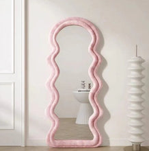 Load image into Gallery viewer, Wavy velvet mirror (pink)
