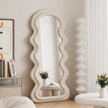 Load image into Gallery viewer, Wavy velvet mirror (Beige)
