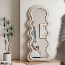 Load image into Gallery viewer, Wavy velvet mirror (Beige)
