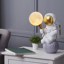 Load image into Gallery viewer, Space man table lamp
