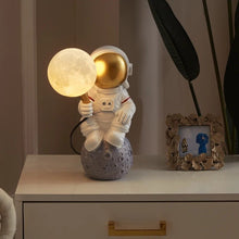 Load image into Gallery viewer, Space man table lamp
